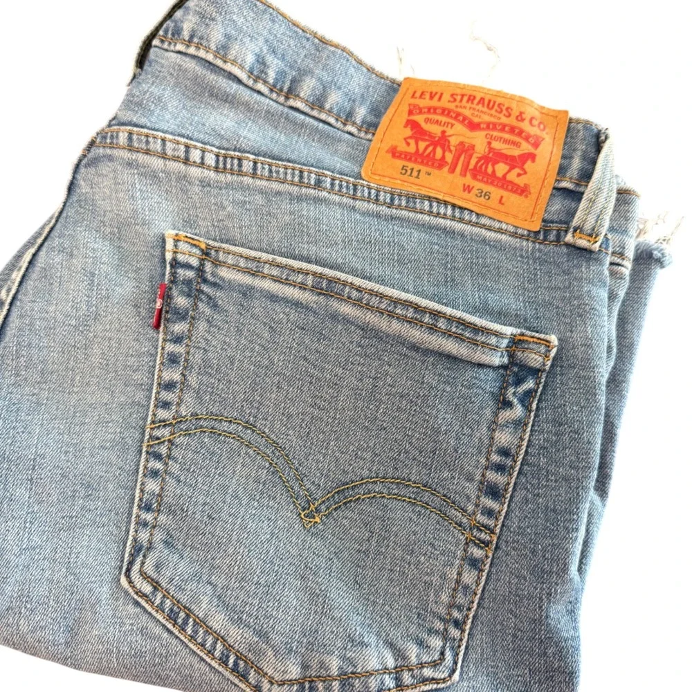 Levis 511 Slim Fit Cut Off Denim Shorts Mens 36 Light Wash Blue Raw Hem Jorts